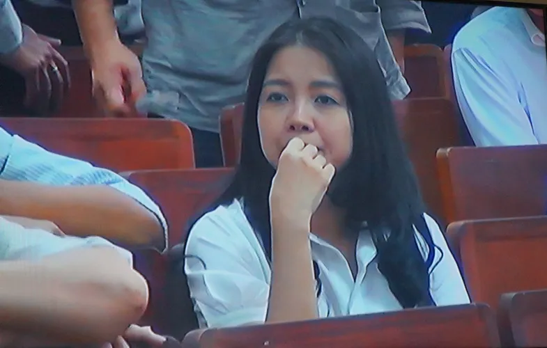 Phút gặp vợ ngắn ngủi của bầu Kiên ảnh 2